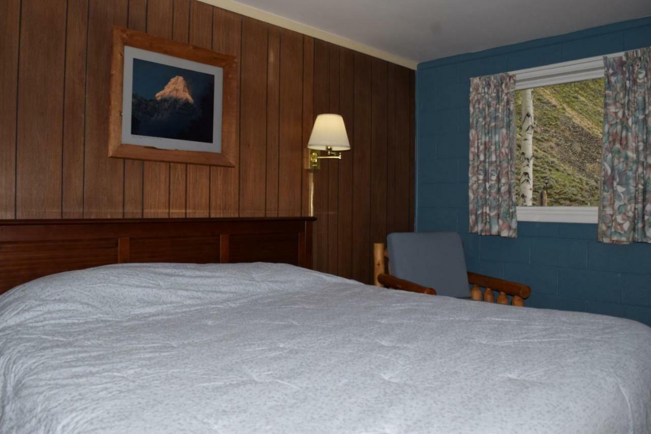 Redwood Cabins Hotel Stanley Ngoại thất bức ảnh